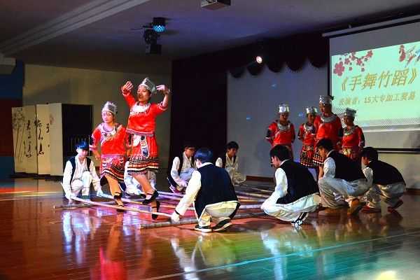 江西婺源茶业职业学院：迎新年晚会庆元旦