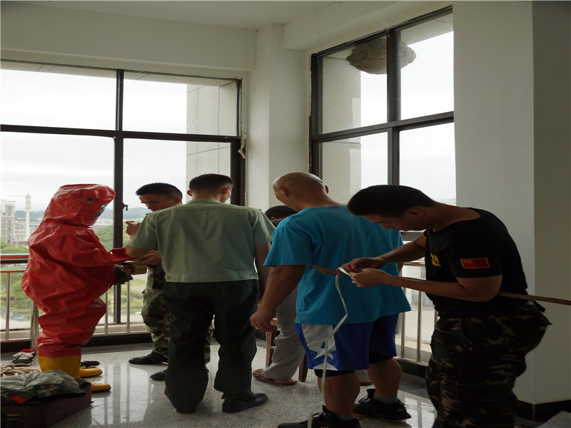 江西婺源茶业职业学院惊现马蜂窝，消防官兵及时消除安全隐患
