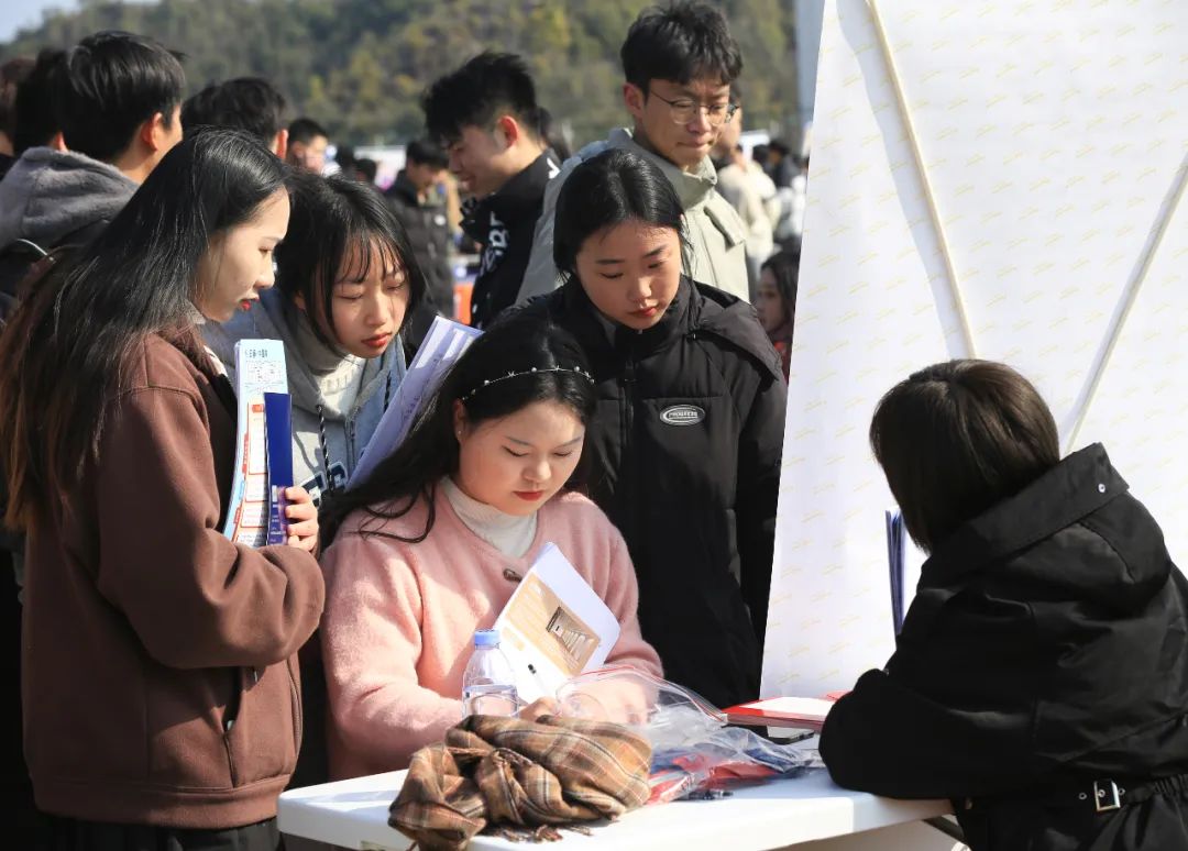 茶蕊绽放，职等你来—江西茶职院举办毕业生专场招聘会
